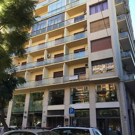 Eh13 Luxury Bed & Breakfast 2*