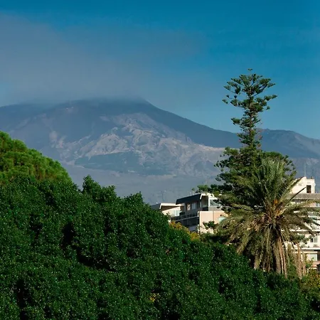 Eh13 Luxury Bed & Breakfast 2*